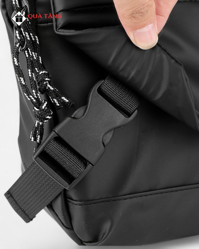 Túi đeo chéo quà tặng doanh nghiệp, in logo theo yêu cầu - Mã TDC095 May túi đeo chéo trung tâm tiếng anh - TDC095